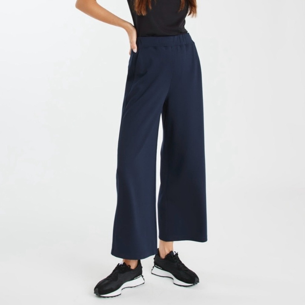 Kit and Ace Serenity double knit wide leg pants. 💙